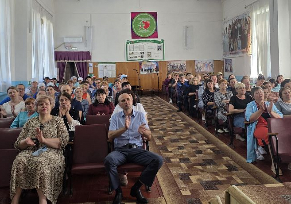 С Днем социального работникка